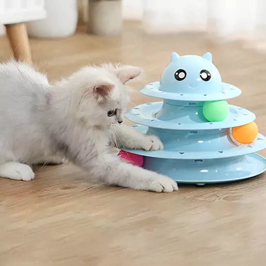 Jeux Chat - Feline Turbo Tower, Phase 3 Bleu avec balles colorées, chaton blanc jouant activement