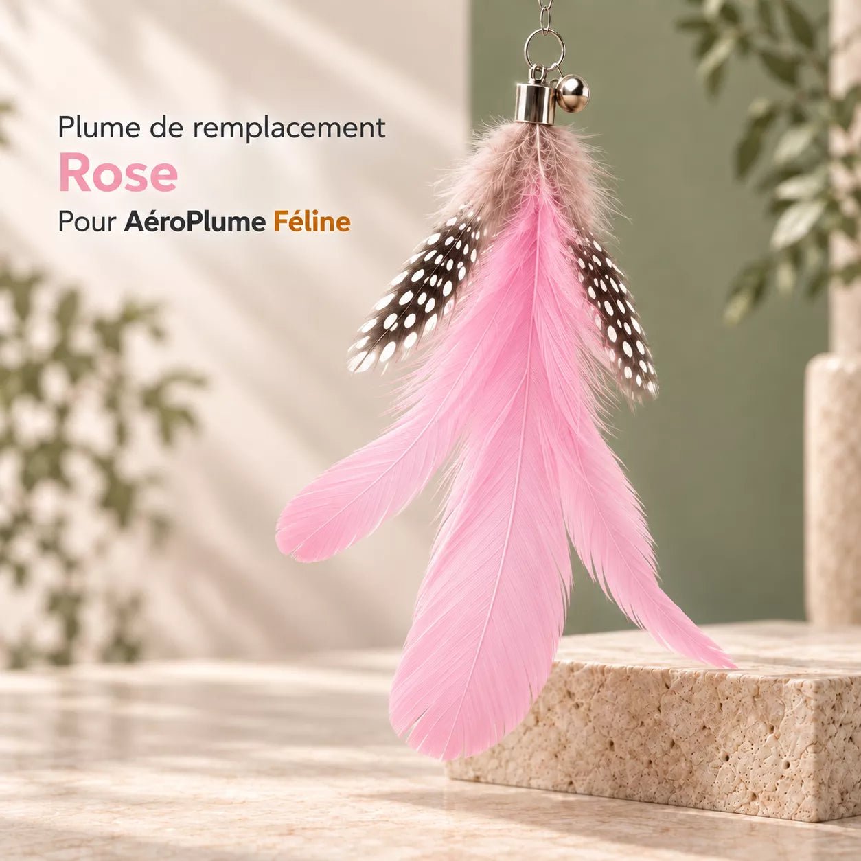 Plume pour chat rose de remplacement pour AéroPlume Féline, présentée en gros plan avec son anneau et son attache métallique